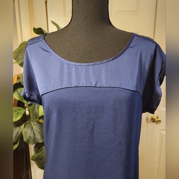 Express Brand Blue Hue Satin Short Sleeve Blouse | Size Women's SP - Picture 2 of 10